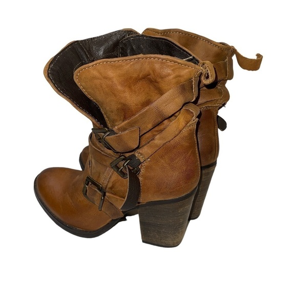 Steve Madden Ankle Boots 8 Brown Leather Distressed Slip On Buckle Straps Flaw - Picture 3 of 10